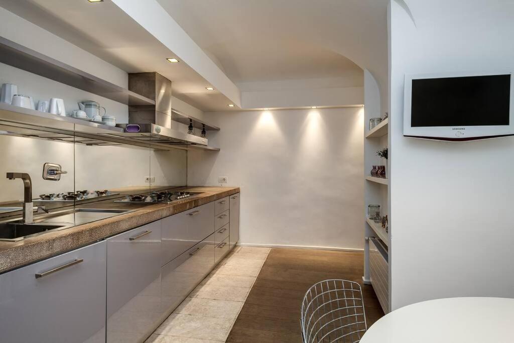 Апартаменты Trevi Loft Рим Экстерьер фото